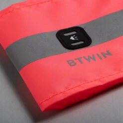 BTWIN BANDEAU DE VISIBILITE DE SAC JOUR NUIT ROSE FLUO -Vélotaf Magasin bandeau de visibilite de sac jour nuit rose fluo 2