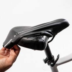 Decathlon COUVRE SELLE VELO WATERRESIST BLACK
