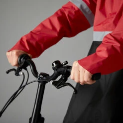 BTWIN PONCHO PLUIE VISIBILITE NUIT VELO VILLE 540 NOIR ROUGE 16 BTWIN PONCHO PLUIE VISIBILITE NUIT VELO VILLE 540 NOIR ROUGE -Vélotaf Magasin poncho pluie visibilite nuit velo ville 540 noir rouge 4