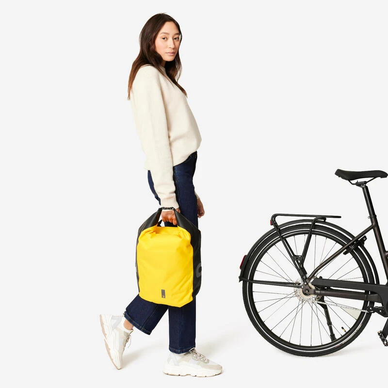 SACOCHE VELO SUR PORTE-BAGAGES 500 20L IMPERMEABLE JAUNE 6 SACOCHE VELO SUR PORTE-BAGAGES 500 20L IMPERMEABLE JAUNE – Image 4