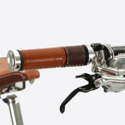 Selle Et Poignées En Cuir Pleine Fleur 'Arizona Caramelo' -Vélotaf Magasin selle et poignees en cuir pleine fleur arizona caramelo 3