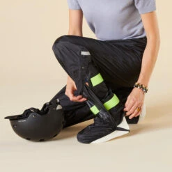 BTWIN SURPANTALON PLUIE VELO VILLE AVEC COUVRE-CHAUSSURES INTEGREES 100 NOIR 16 BTWIN SURPANTALON PLUIE VELO VILLE AVEC COUVRE-CHAUSSURES INTEGREES 100 NOIR -Vélotaf Magasin surpantalon pluie velo ville avec couvre chaussures integrees 100 noir 4